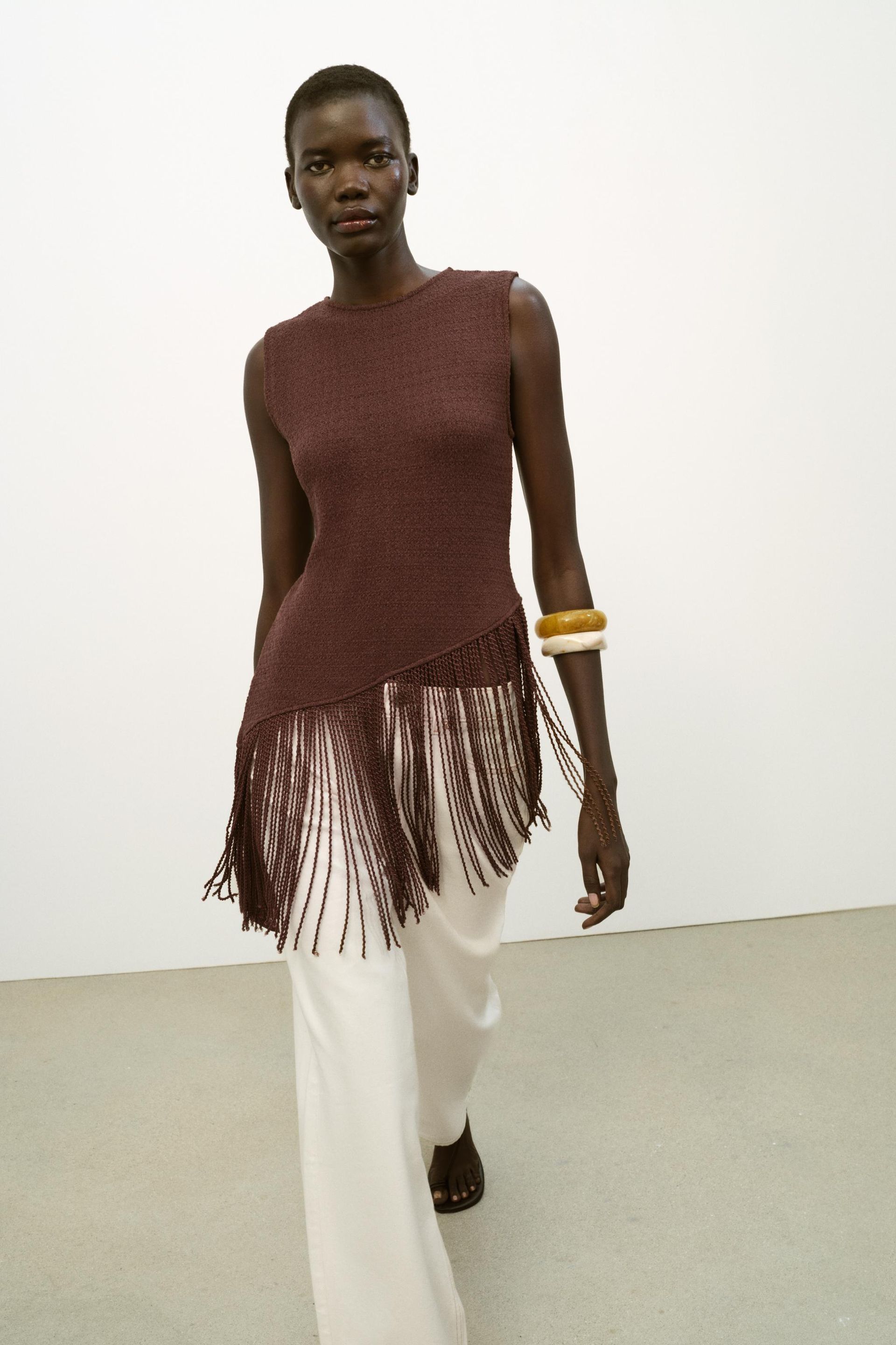 Asymmetric Structure Top