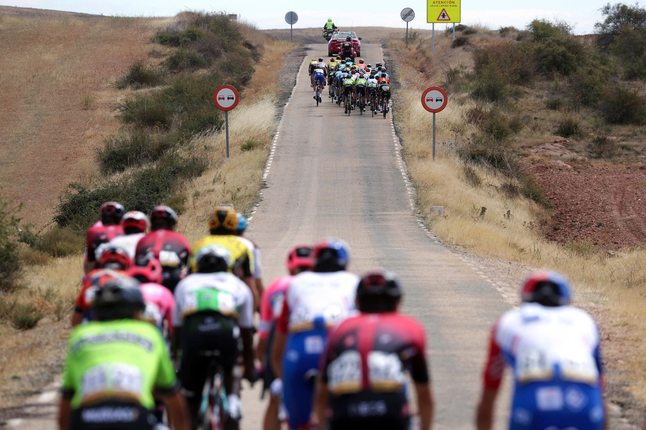 The view of the break getting away early on stage 17