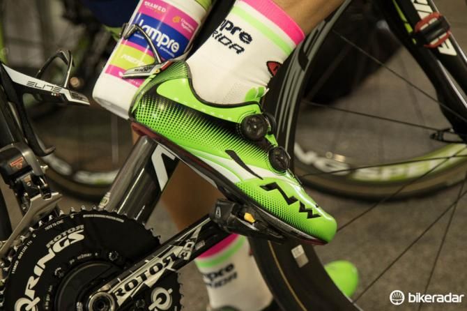 Most of Team Lampre-Merida are in the Northwave Extreme Tech Plus shoes &ndash; these use the brand's own dial-type retention system
