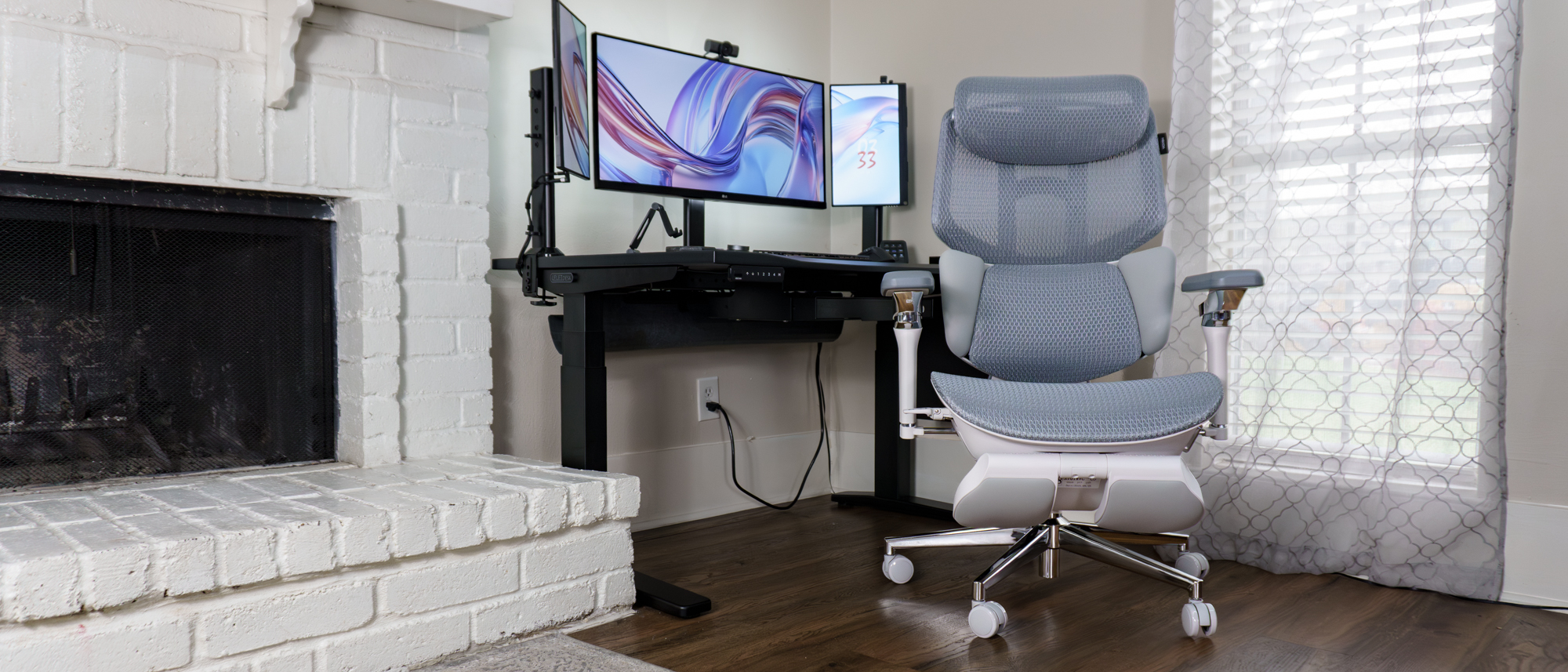 The Hbada X7 office chair in front of a desk
