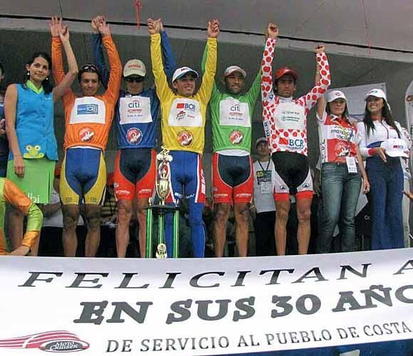 The podium, with new leader Gregori Brenes (BCR-Pizza Hut-KHS-Powerade) in yellow.