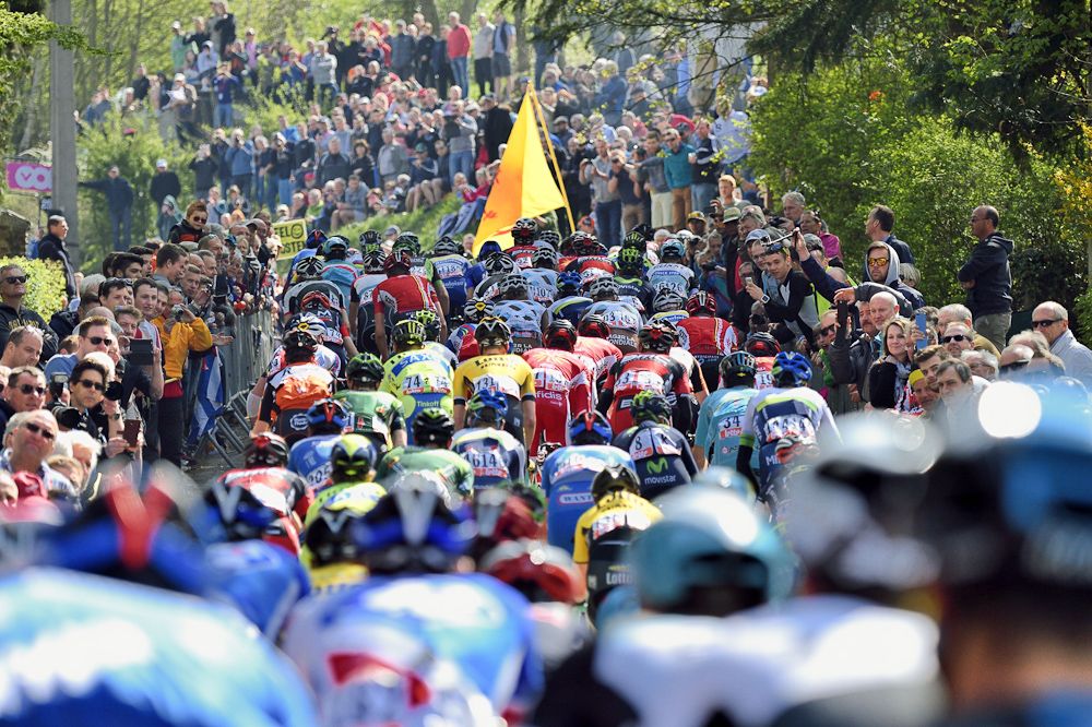 The pack climbs the Mur de Huy (Huy Wall) during the 79th La Fleche Wallonne.