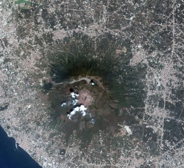 mount-vesuvius-100929-02