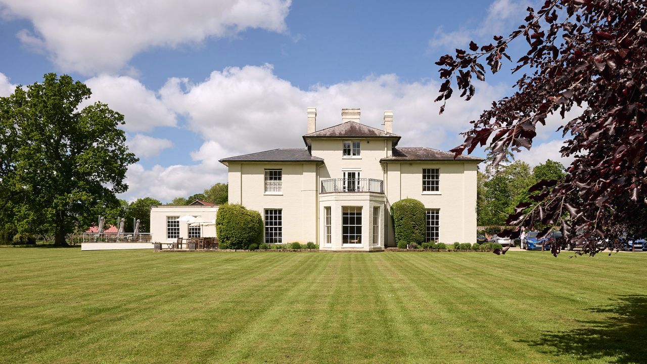 This lovely and very welcoming country house hotel is close to some of Norfolk’s finest golf