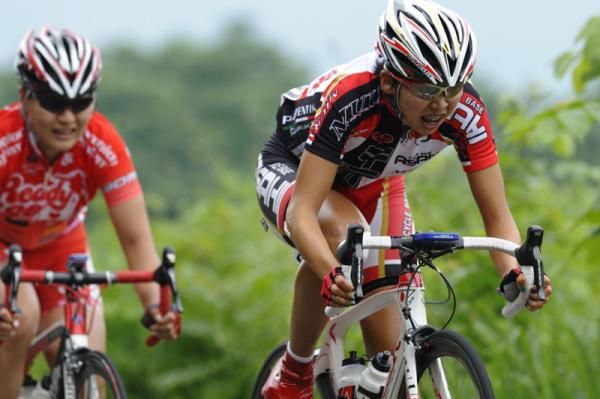 Mayuko Hagiwara (Asahi Racing) attacked