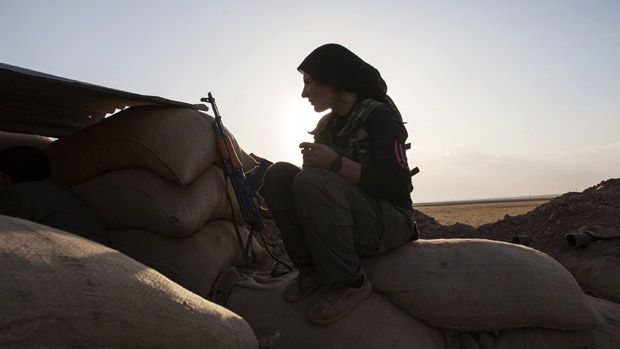 Fighter of the Kurdish of the Kurdish Women&amp;#039;s Defense Units 