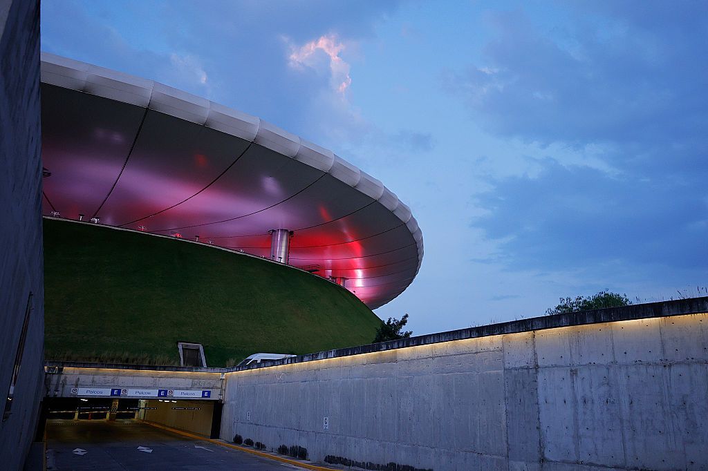GUADALAJARA, MEXICO - NOVIEMBRE 27: Vista exterior del estadio Akron previo al juego de ida de los cuartos de final del Torneo Apertura 2025 de la Liga BBVA MX en el Estadio Akron el 27 de Noviembre de 2025 en Guadalajara, Mexico. (Foto: Emiliano Morales/JAM MEDIA)