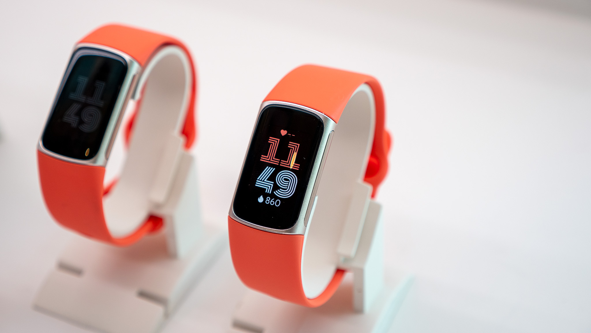 Hands-on with the Fitbit Charge 6 in coral