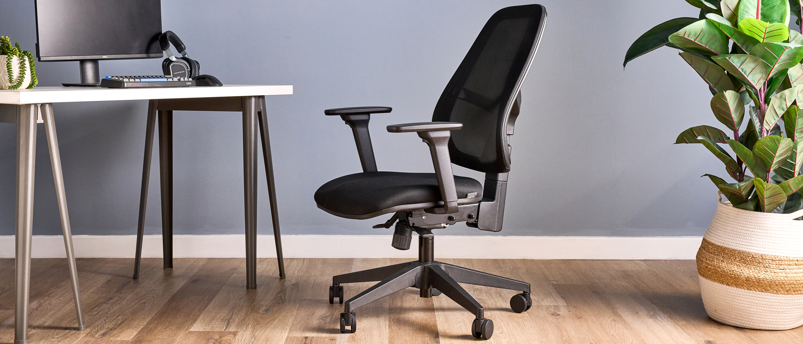 Boulies OP180 home office chair photographed in front of a desk