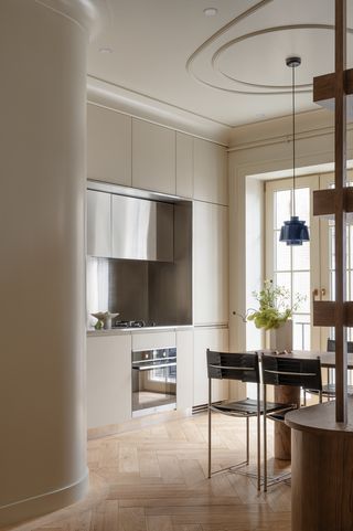 Kitchen and dining area of the Darvina apartment, Studio Mirzoyan