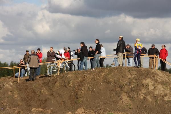 Niels Albert climbs the dirt mountain.