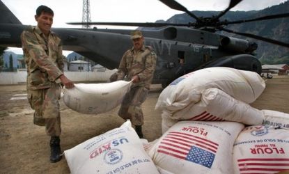 The U.S Marine Expeditionary Unit unloads World Food Program wheat from a U.S Navy MH-53E helicopter during a rescue and aid mission.