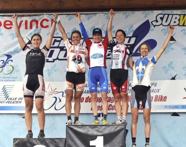Elite Women's podium: Mical Dyck , Marie-H&eacute;l&egrave;ne Pr&eacute;mont, Catharine Pendrel, Amanda Sin, Karine Travaillaud.