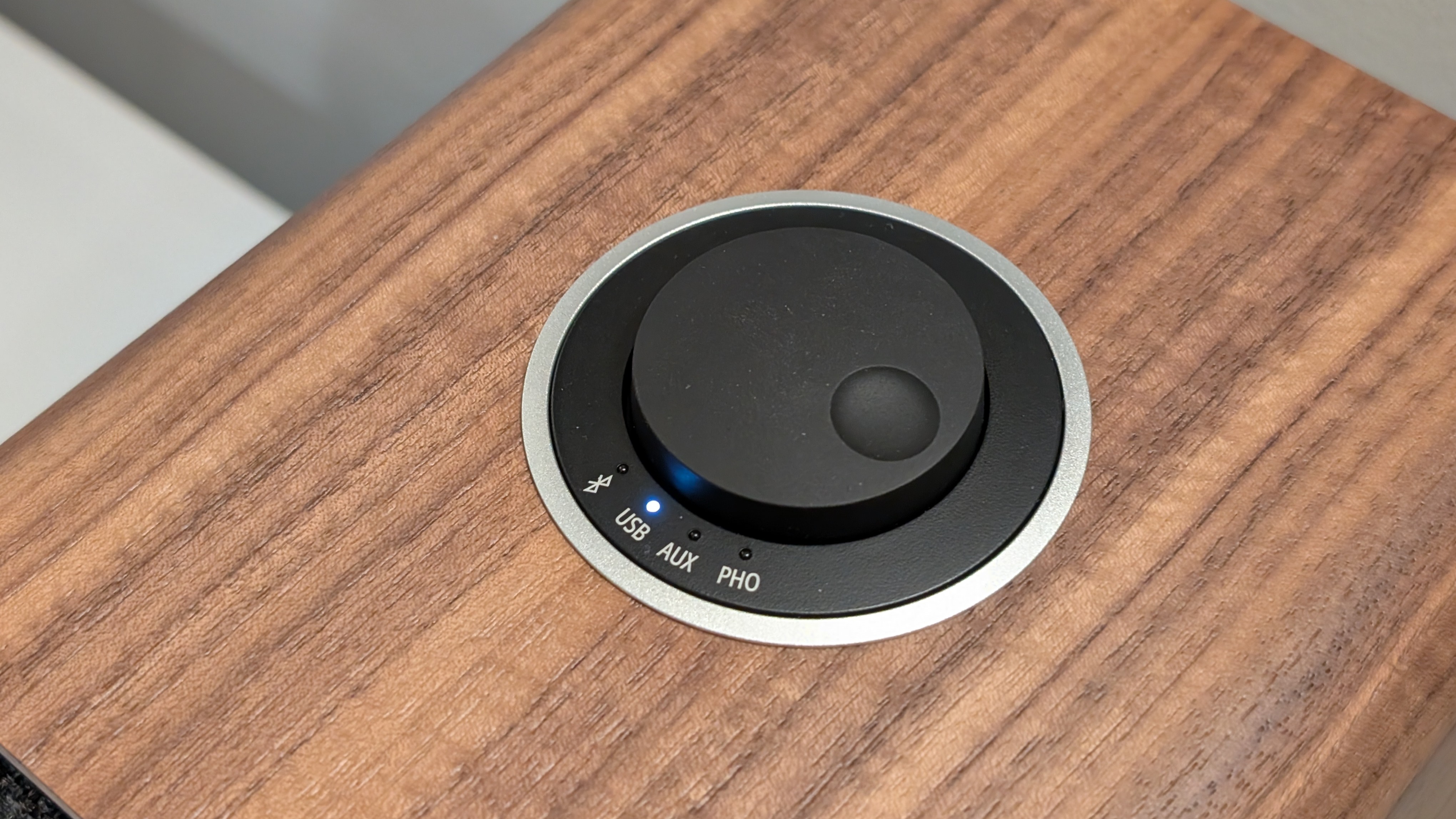 Ruark MR1 MK3 control knob close up shot