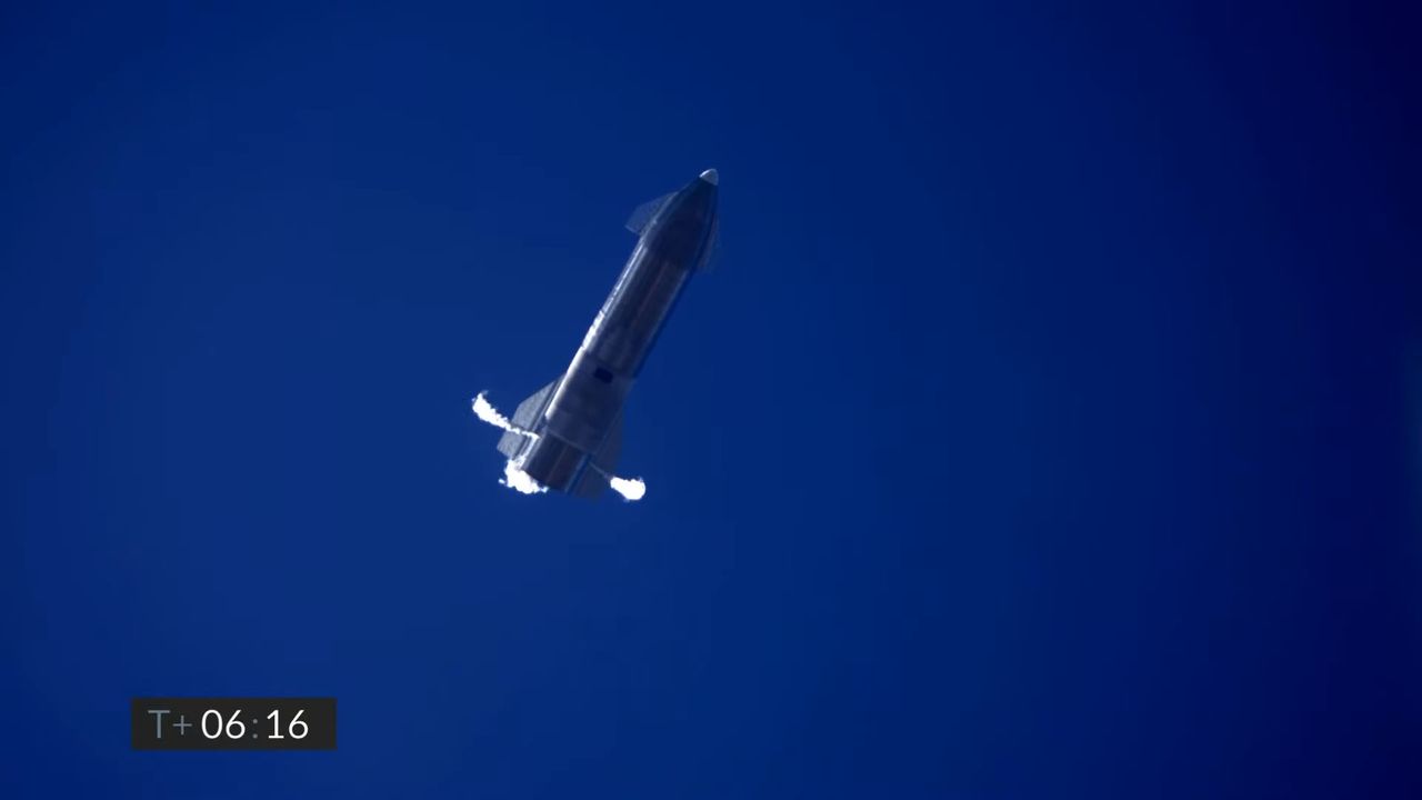 A screenshot from SpaceX's webcast of the Starship SN9 test flight on Feb. 2, 2021.