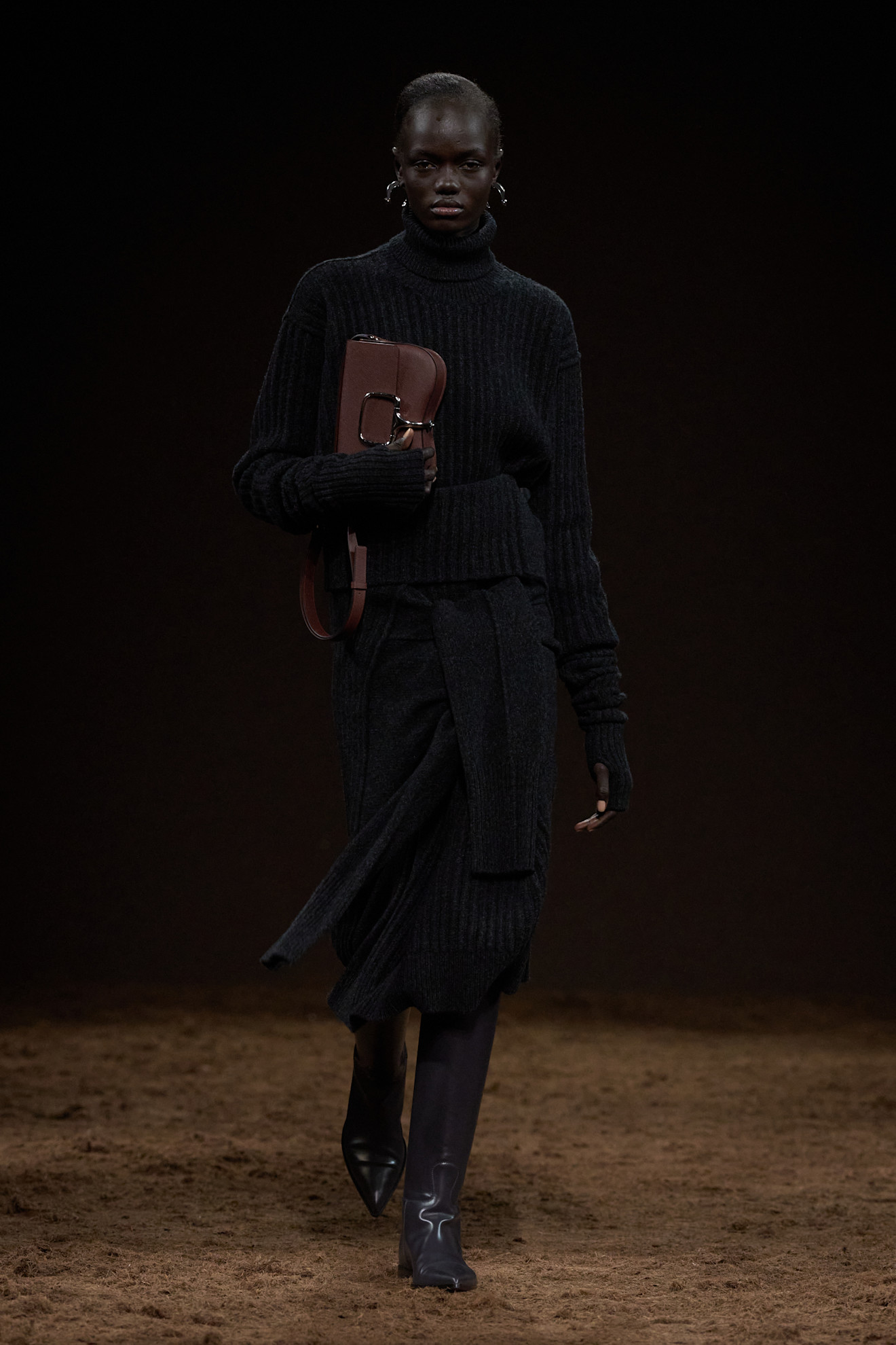 WINTER 2025 SKIRT TRENDS: KNOTTED SKIRTS AT HERMES