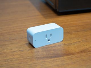 Amazon Smart Plug White Table