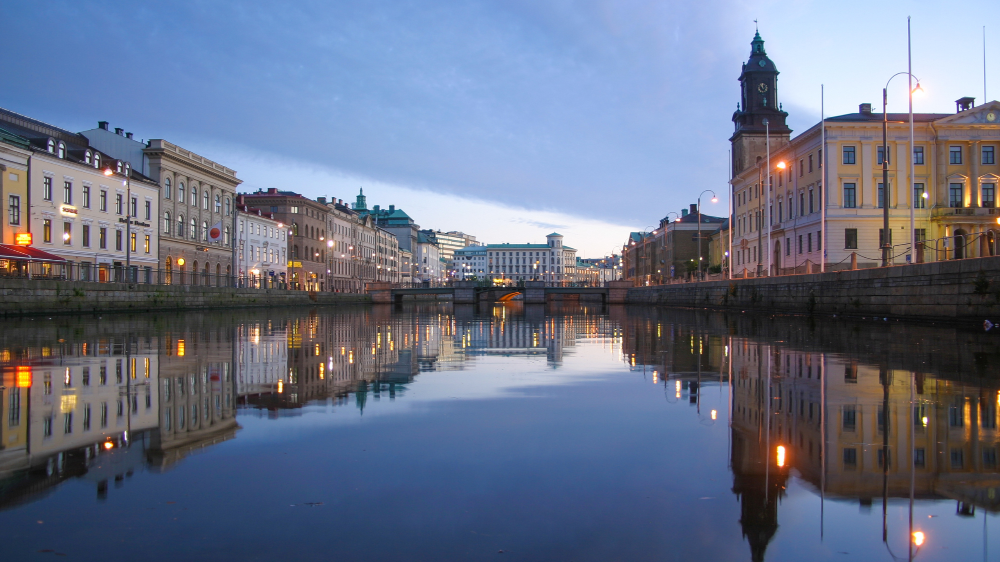 The central canal (Stora Hamnkanalen) through downtown Gothenburg