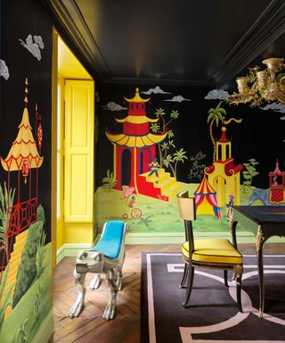 Paint ideas with Chinoiserie hand-painted wall