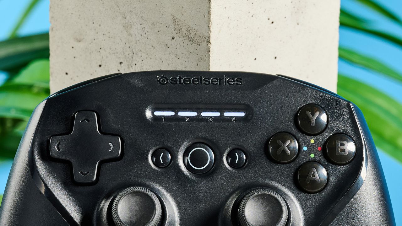A black SteelSeries Stratus+ mobile gaming controller for Android, Windows and ChromeOS