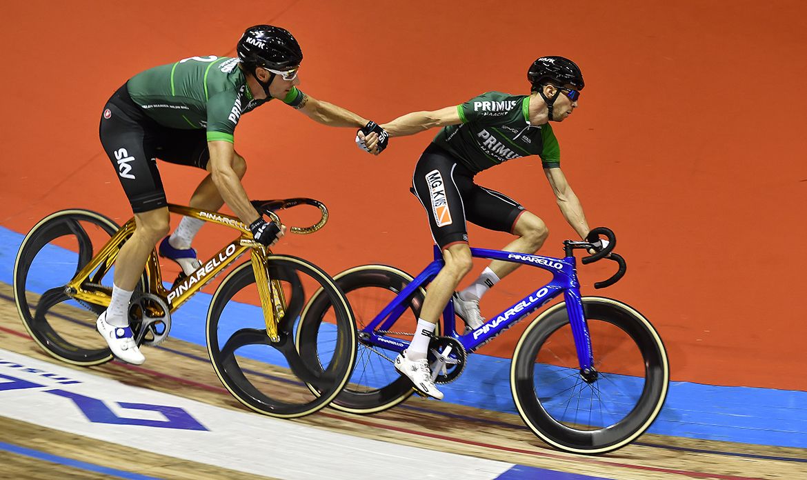 Elia Viviani gets thrown in
