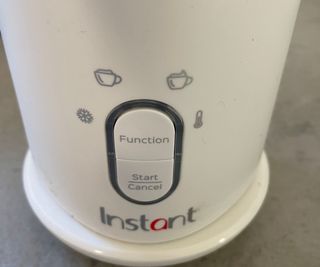 Instant milk frother controls