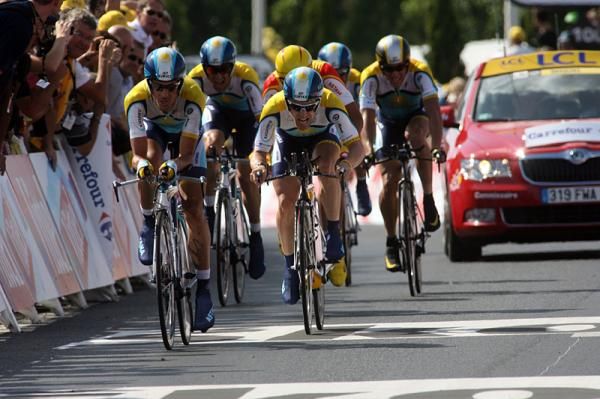 Astana makes the lunge for the line in the team time trial.