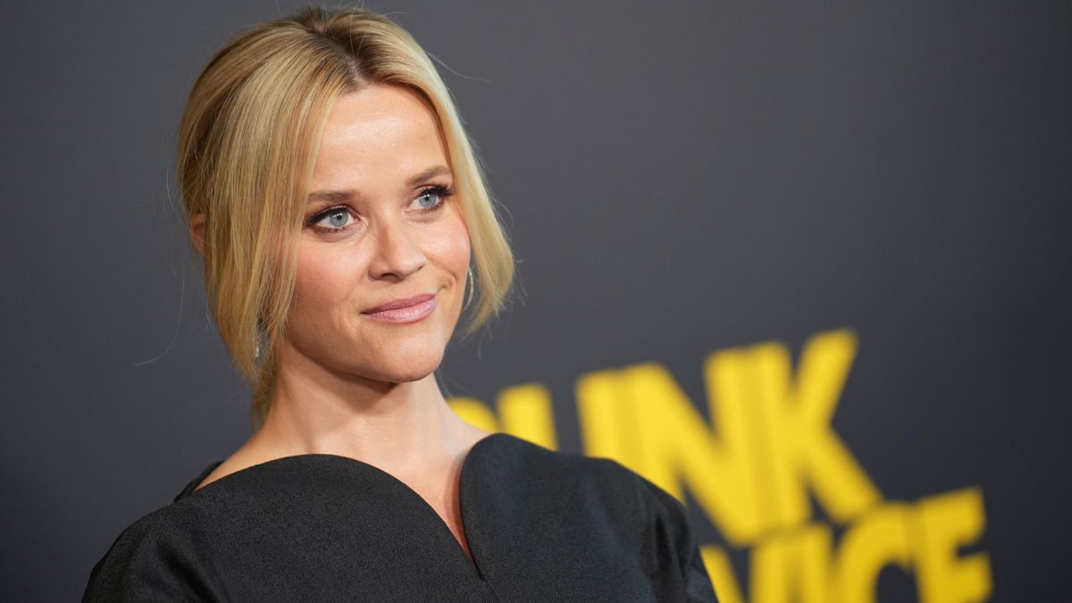 Reese Witherspoon’s dining table shows a hot trend for 2024