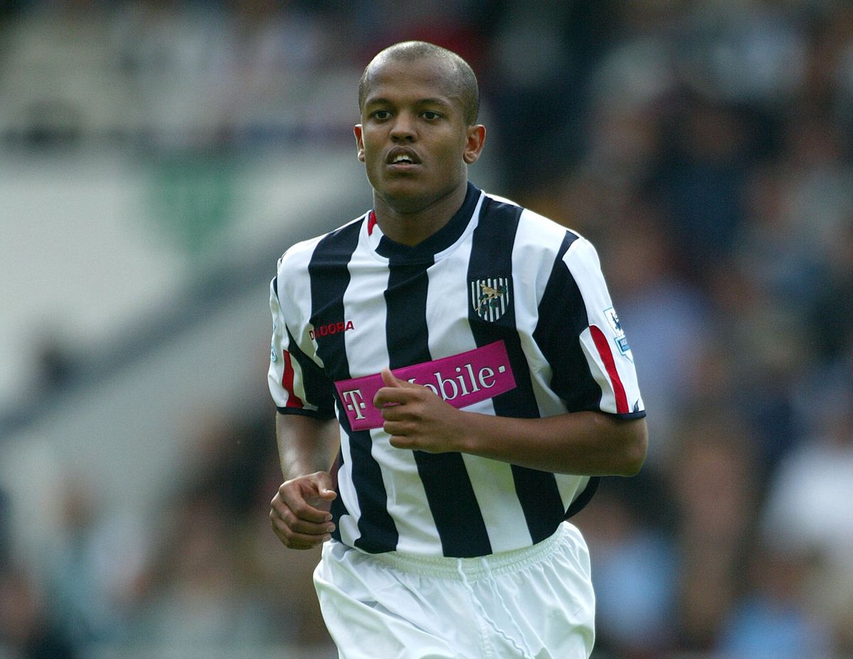 Robert Earnshaw in action for West Bromwich Albion in the Premier League in 2004