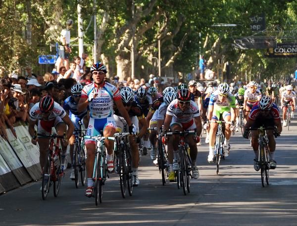 Roberto Ferrari takes the sprint on stage 3