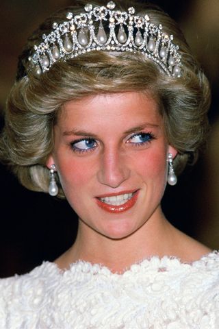 Princess Diana pictured with defined bottom lashes and blue eyeliner