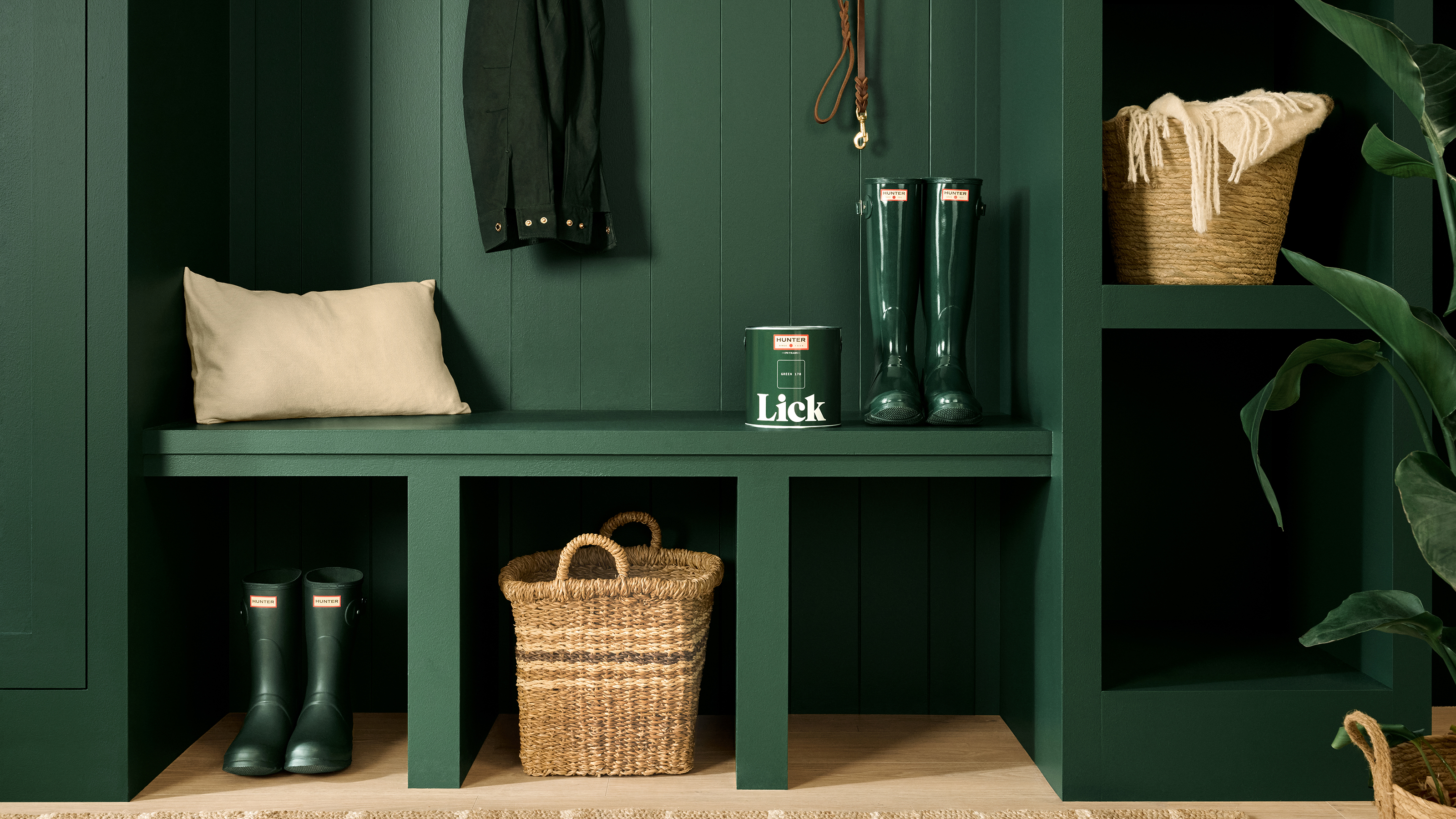 Lick hunter dark green boot room