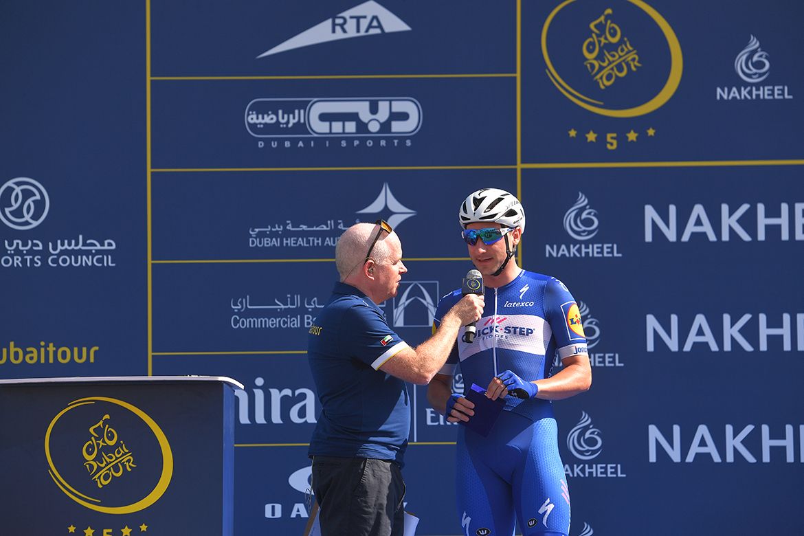Elia Viviani speaks on stage