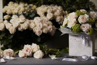 The Florist at The Dorchester-Dorchester rose-display and bouquet