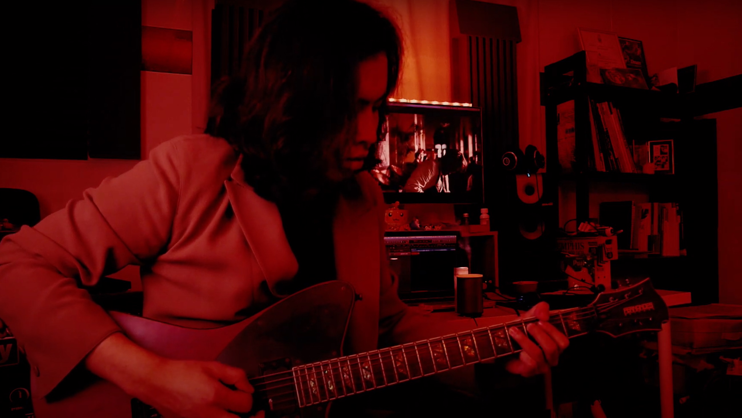 YouTuber Siam Chan plays the theme from Tenet on guitar