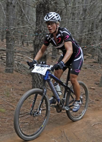 Anne Antrecht rode stronlgy early in the race until a fall and some stitches caused a DNF.