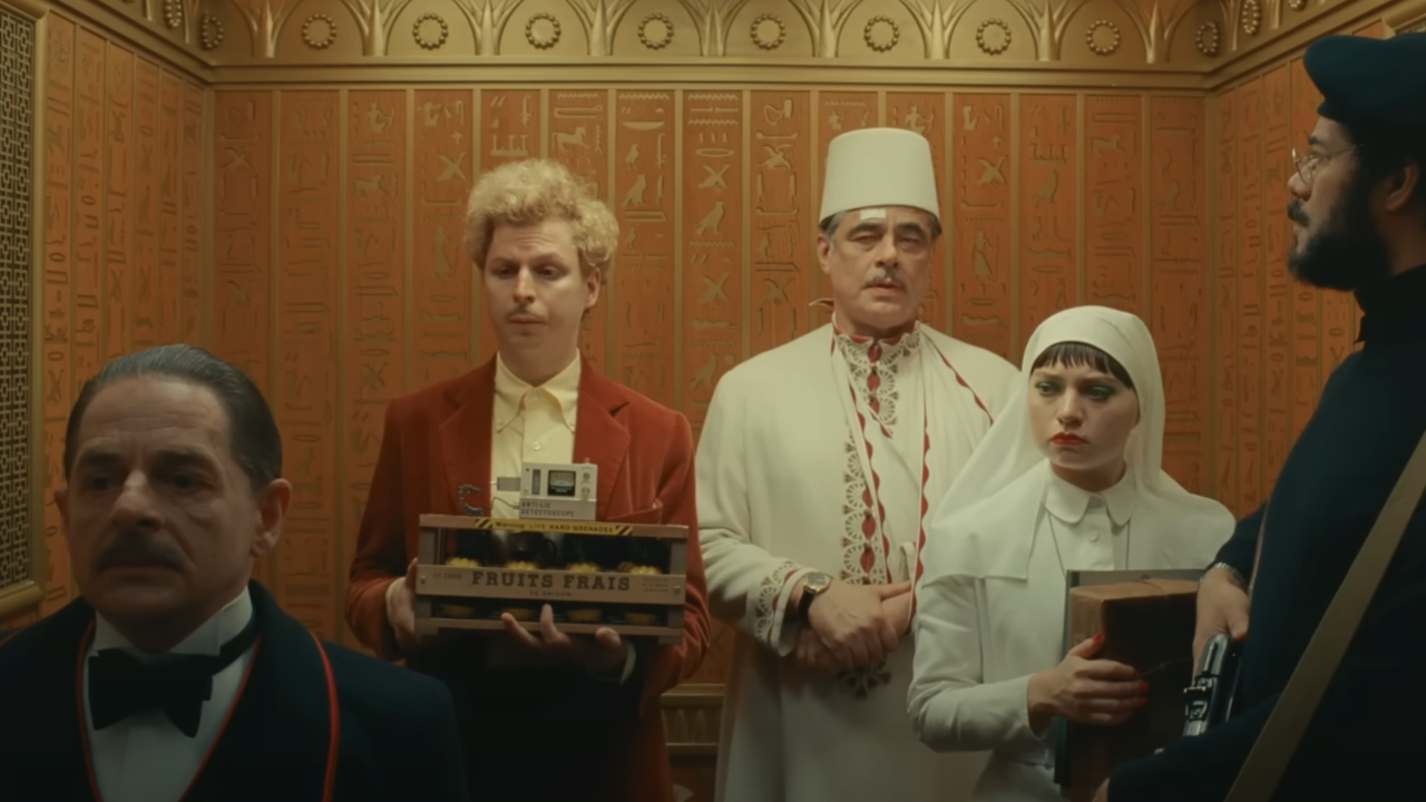 The Phoenician Scheme cast in an elevator