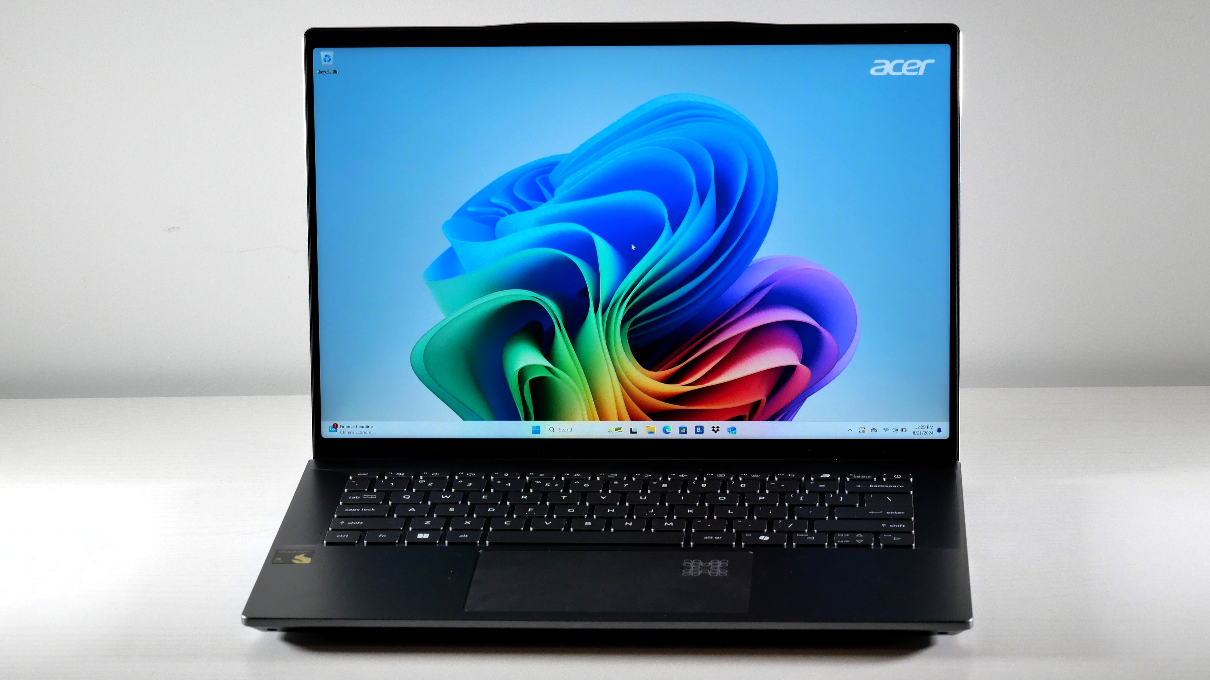 Обзор Acer Swift 14 AI: мощность и долговечность в алюминиевом корпусе