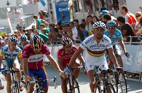 Paolo Bettini congratulated Oscar Freire