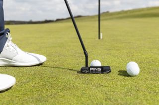 Narrow your focus on short putts
