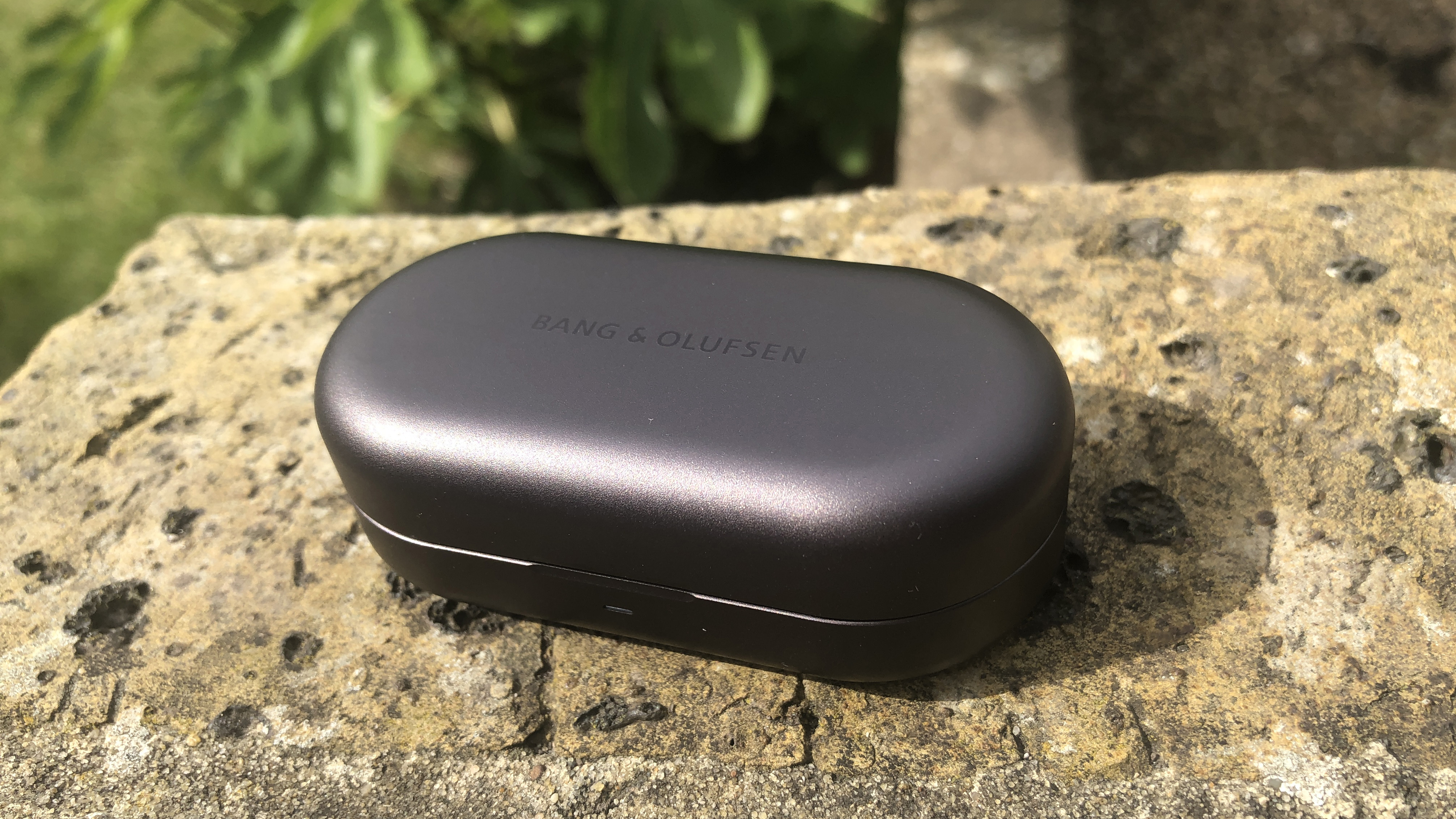 the beoplay eq charging case in black