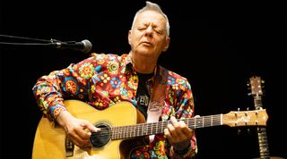 Tommy Emmanuel performs