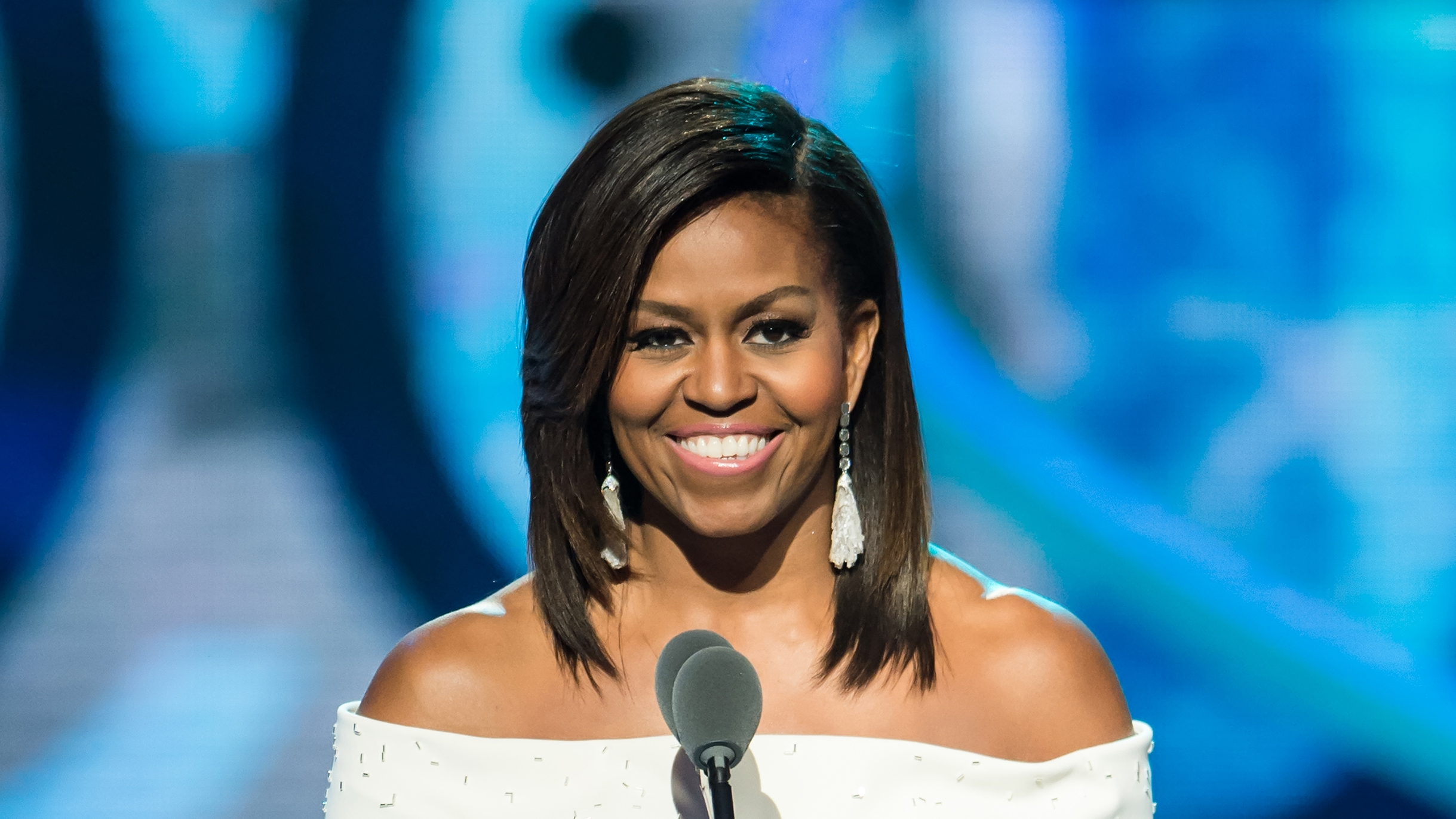 Michelle Obama Shares Make Up Free Selfie With Her Natural Hair Woman