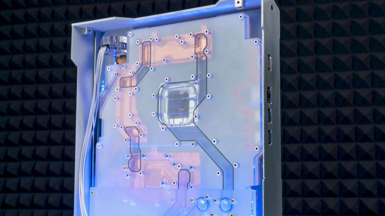 Modding Cafe's liquid cooled Playstation 5 console