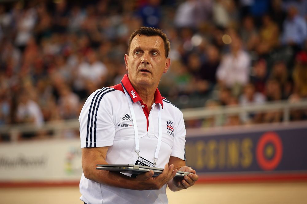 Coach Heiko Salzwedel keeps an eye on Bradley Wiggins during his new UCI Hour Record