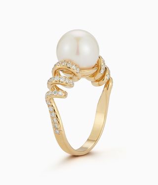 gold ring with pearl