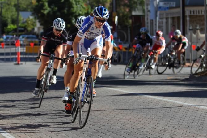 Jo Hogan (Team Jayco-VIS) marked Whitburn's attack