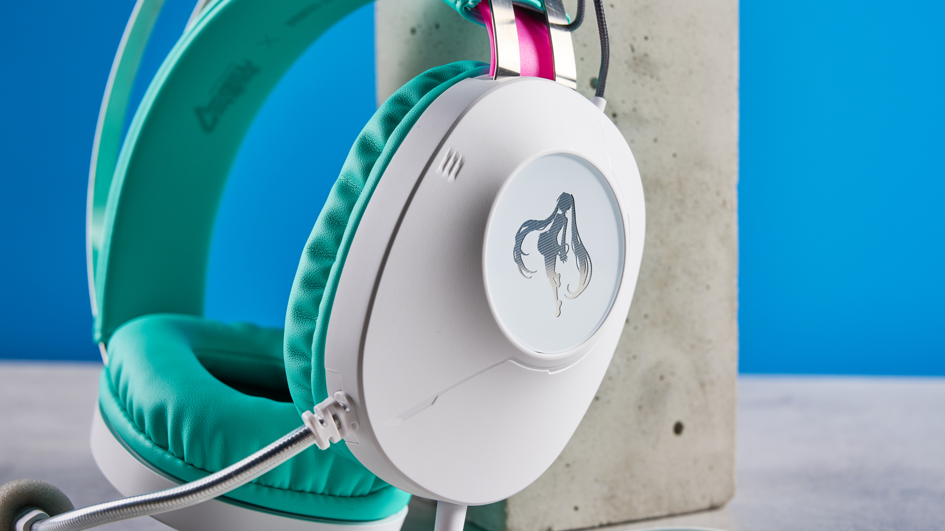 Asus TUF Gaming H1 Gen II Hatsune Miku Edition gaming headphones