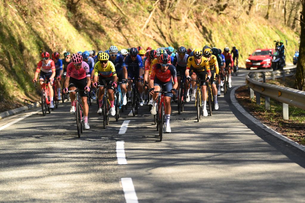 The peloton races towards the finish of stage 2 of Itzulia Basque Country