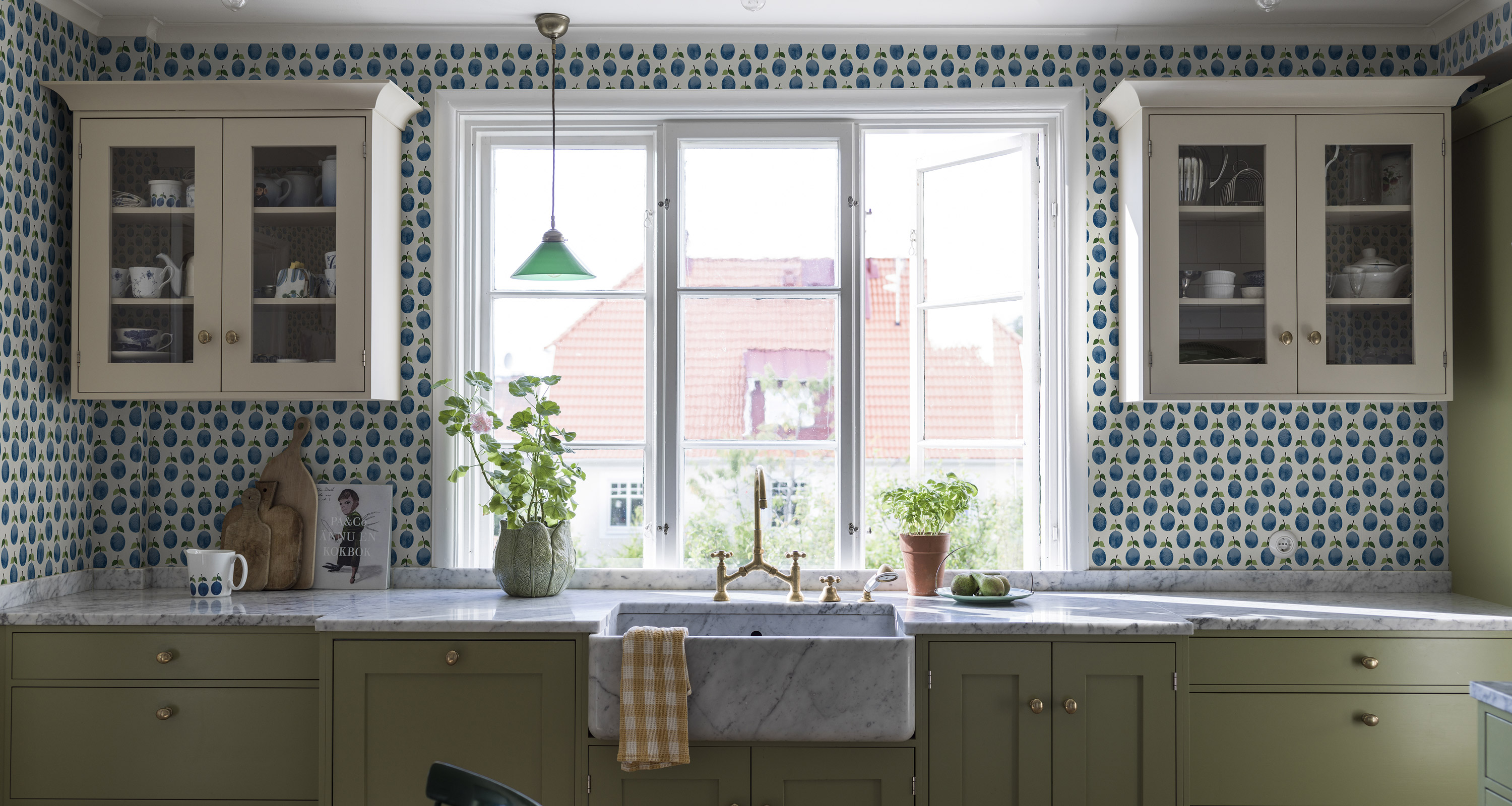 Kitchen wall decor ideas: Designs with paint, tiles & paper | Homes &  Gardens |